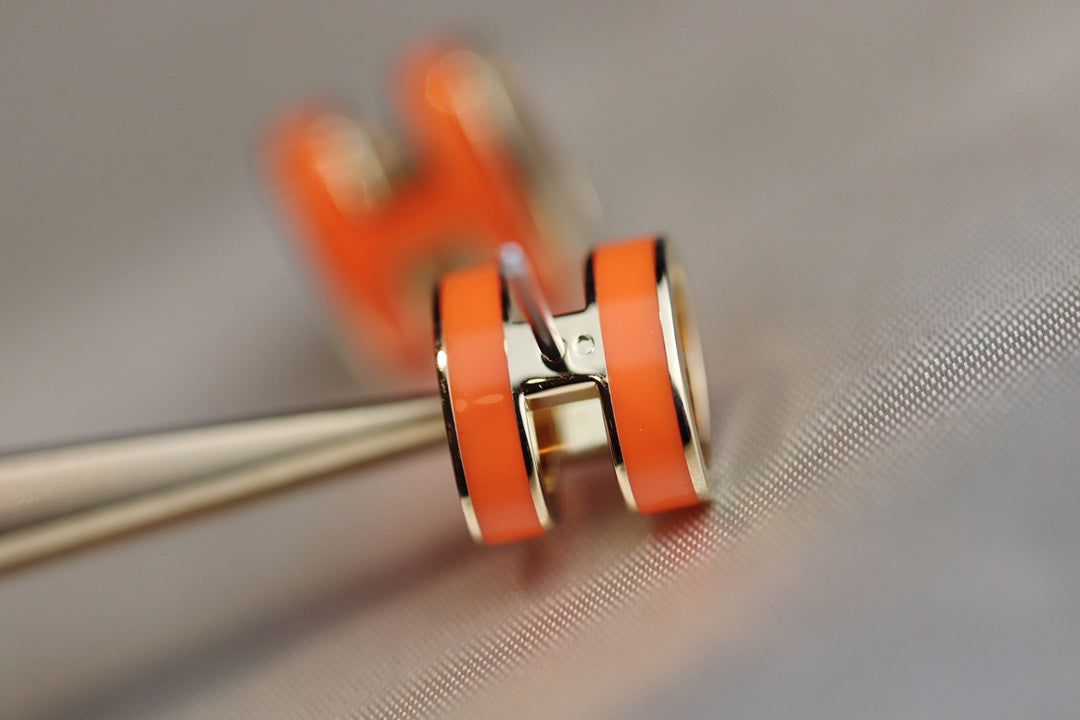[⭐Veyra]MINI POP H EARRINGS ORANGE