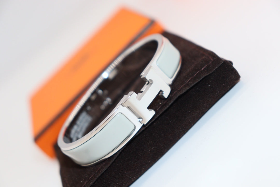 [⭐Veyra]H LIGHT BLUE BRACELET