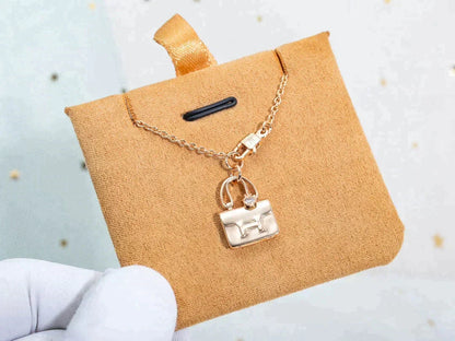 [⭐Veyra]AMULETTE PEDANT ROSE GOLD NECKLACE