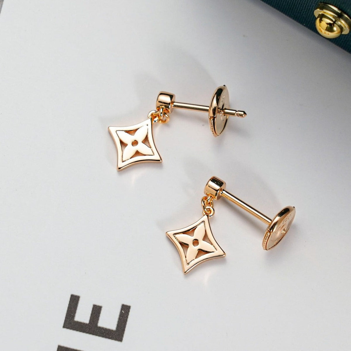 [⭐Veyra]STAR EARRINGS GOLD
