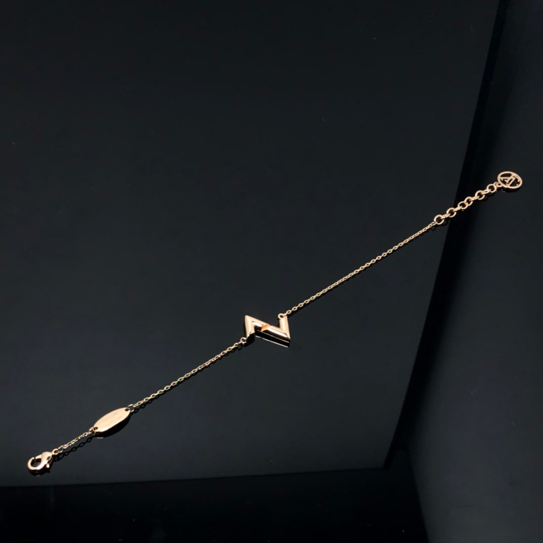 [⭐Veyra]VOLT LV LOGO BRACELET