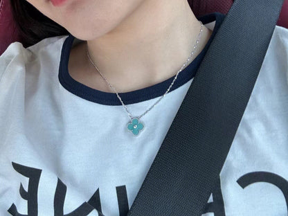 [⭐Veyra]CLOVER 1 DIAMOND LIGHT BLUE SILVER NECKLACE