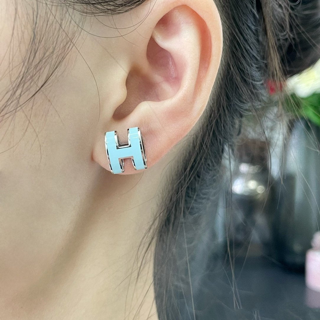 [⭐Veyra]POP H SKY BLUE STUD EARRINGS
