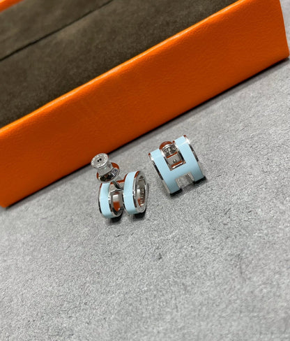 [⭐Veyra]POP H SKY BLUE STUD EARRINGS