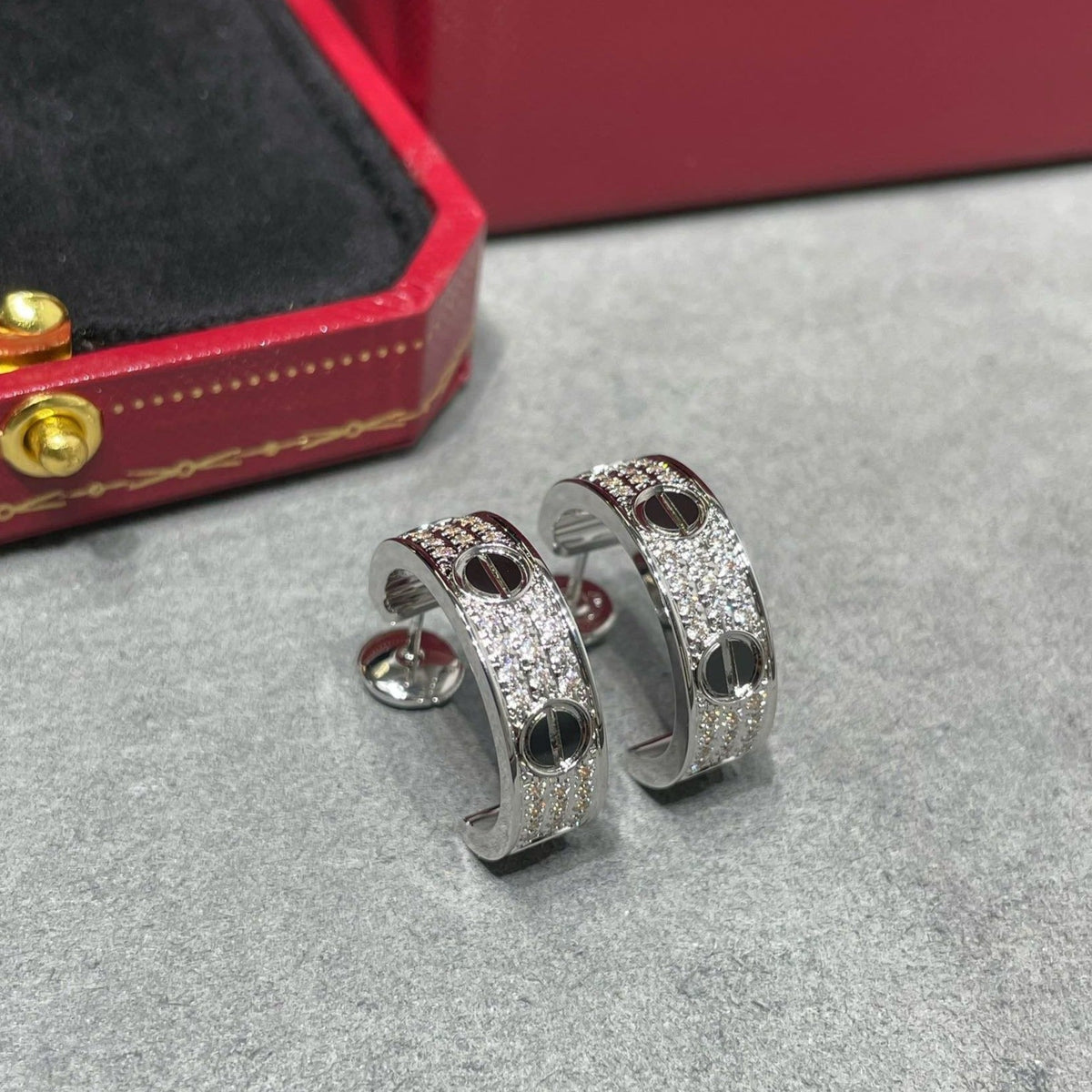 [⭐Veyra]LOVE CERAMIC DIAMOND PAVED SILVER EARRINGS