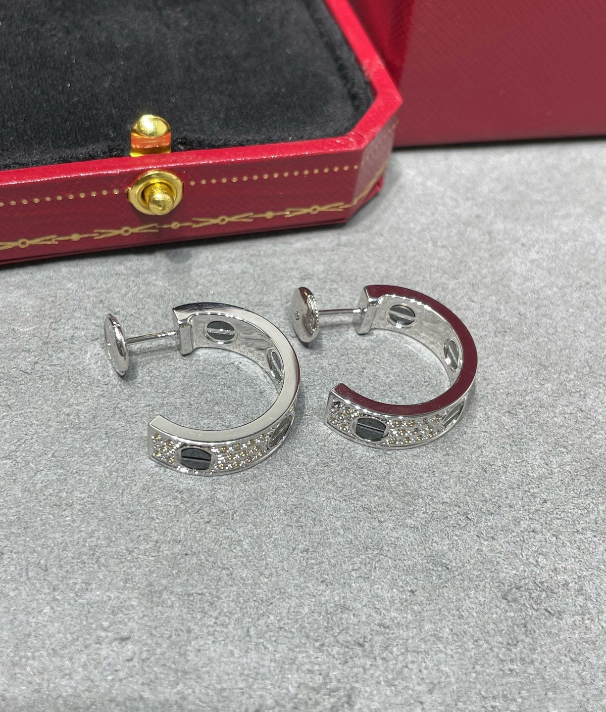 [⭐Veyra]LOVE CERAMIC DIAMOND PAVED SILVER EARRINGS