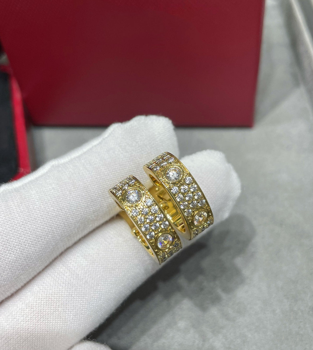 [⭐Veyra]LOVE 5.5MM DIAMOND PAVED EARRINGS