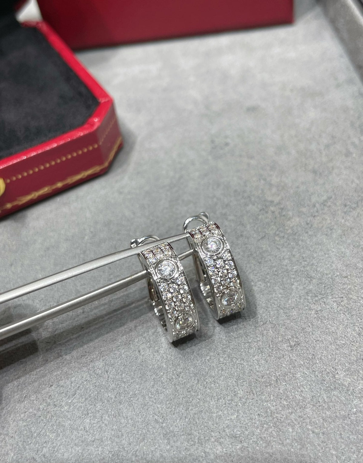 [⭐Veyra]LOVE 5.5MM DIAMOND PAVED EARRINGS