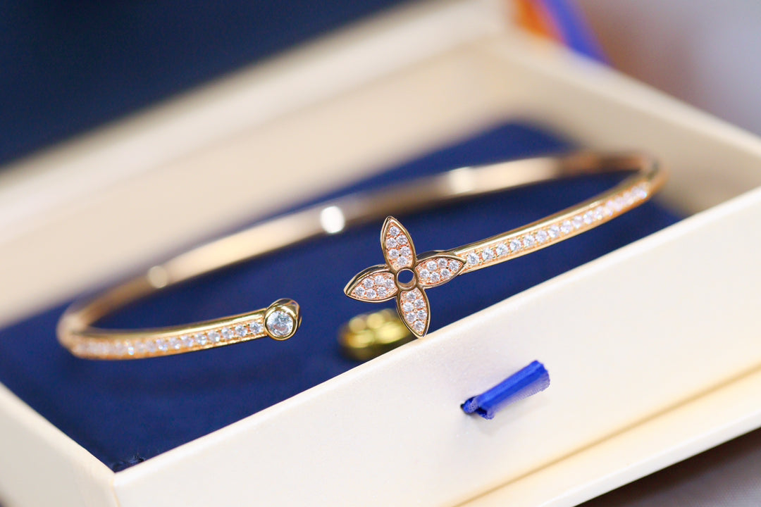 [⭐Veyra]IDYLLE PINK GOLD OPEN BRACELET DIAMOND PAVED