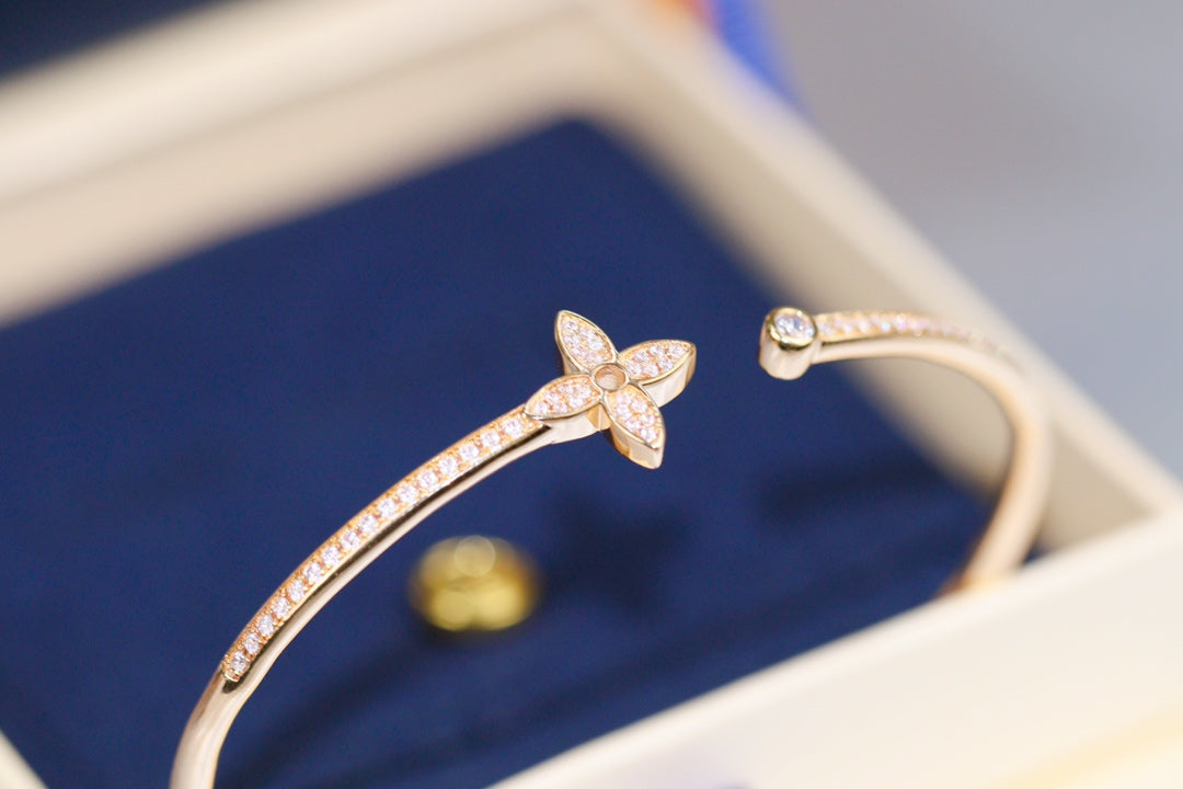 [⭐Veyra]IDYLLE PINK GOLD OPEN BRACELET DIAMOND PAVED