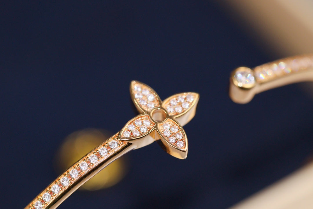 [⭐Veyra]IDYLLE PINK GOLD OPEN BRACELET DIAMOND PAVED