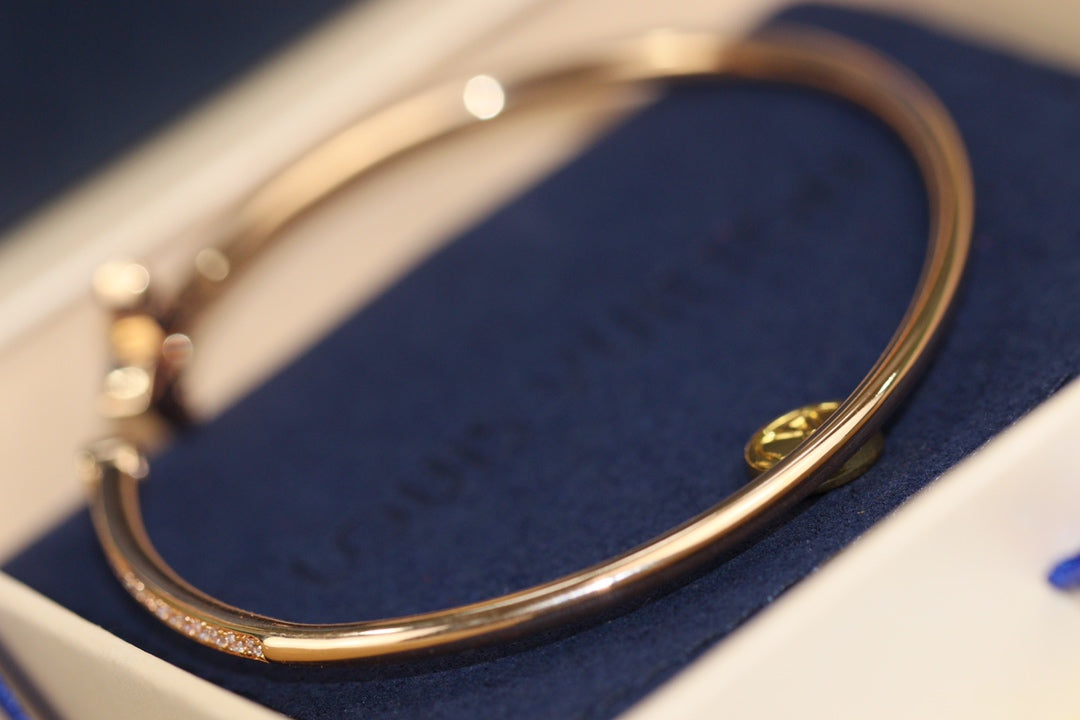 [⭐Veyra]IDYLLE PINK GOLD OPEN BRACELET DIAMOND PAVED