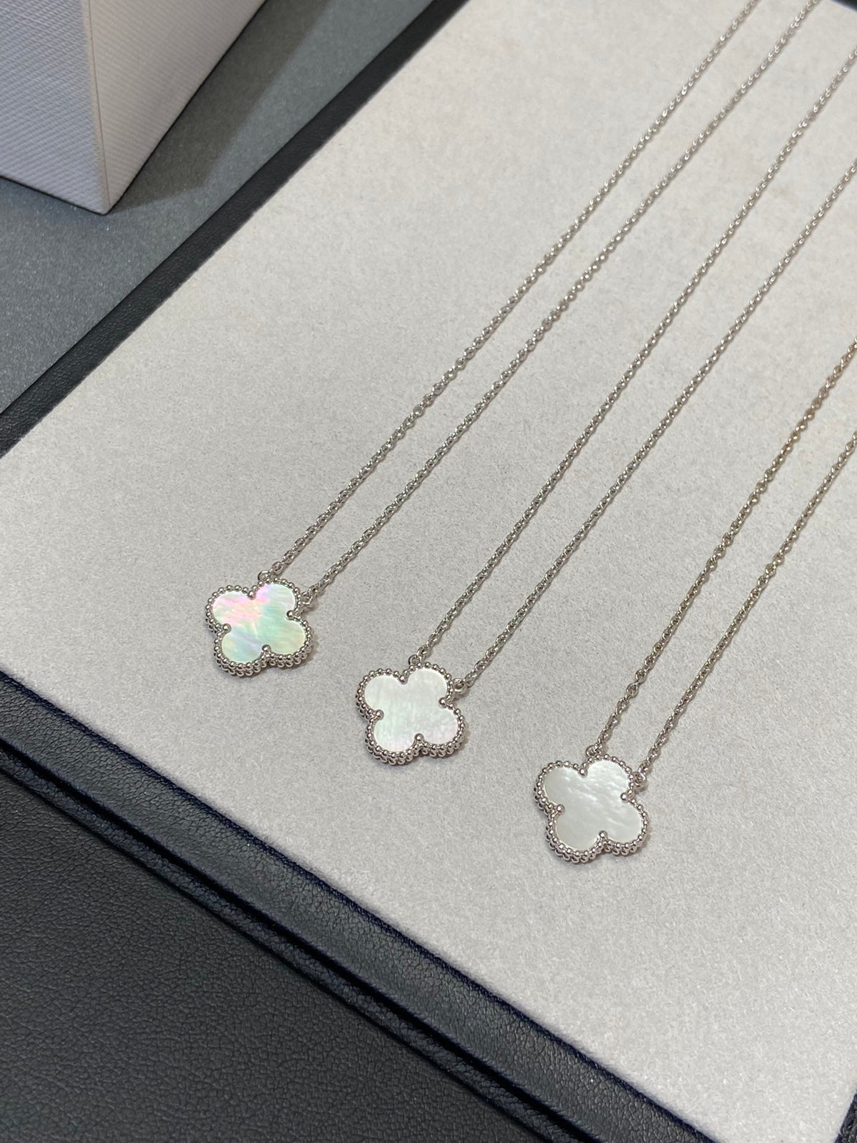 [⭐Veyra]CLOVER MEDIUM SILVER WHITE MOP NECKLACE