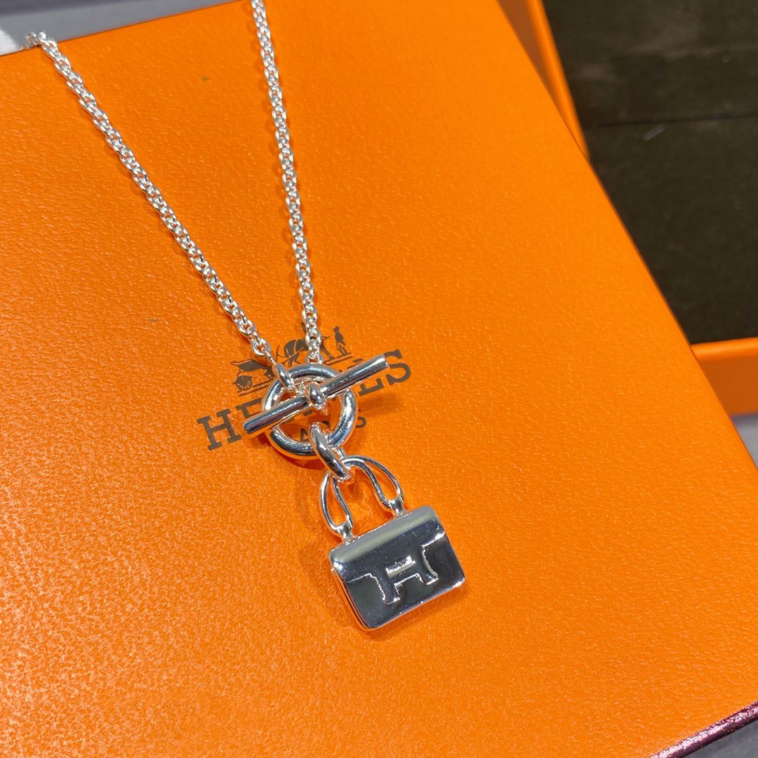 [⭐Veyra]CONSTANCE PEDANT SILVER NECKLACE