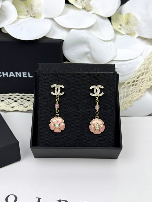 [⭐Veyra]26C Pink Camellia Enamel Pendant with Double C Earrings