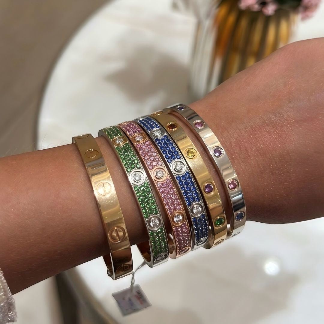 [⭐Veyra]2026 PAVE GEMSTONE LOVE BRACELET 6.1MM 10 DIAMONDS