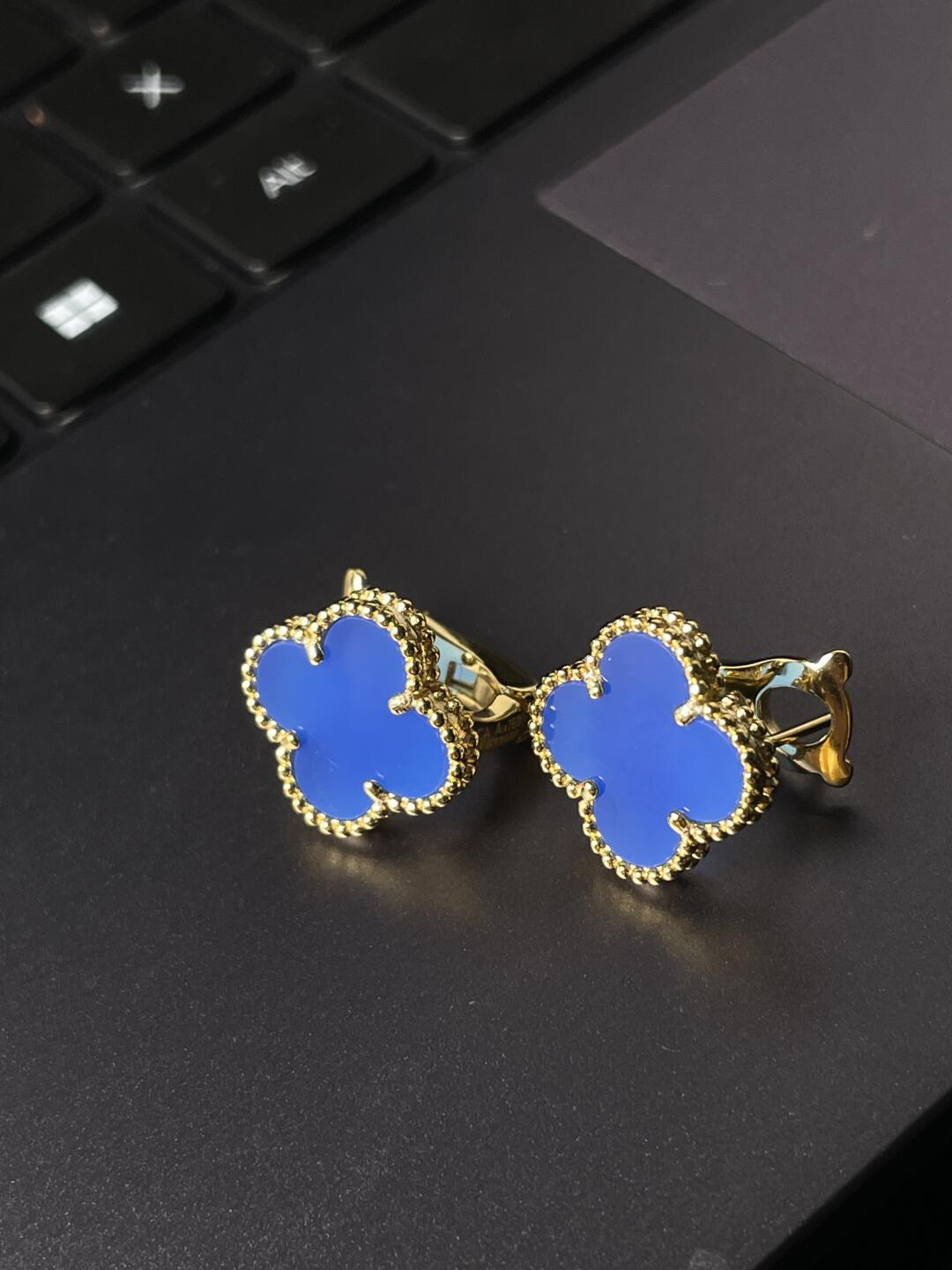 [⭐Veyra] CLOVER LARGE (20mm) 1 MOTIFS BLUE MOP STUD EARRINGS