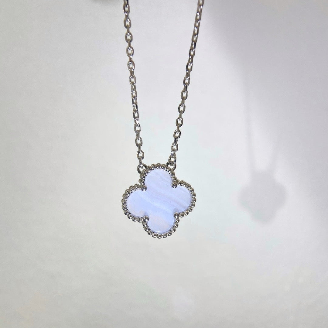 [⭐Veyra]CLOVER 15MM BLUE CHALCEDONY NECKLACE SILVER
