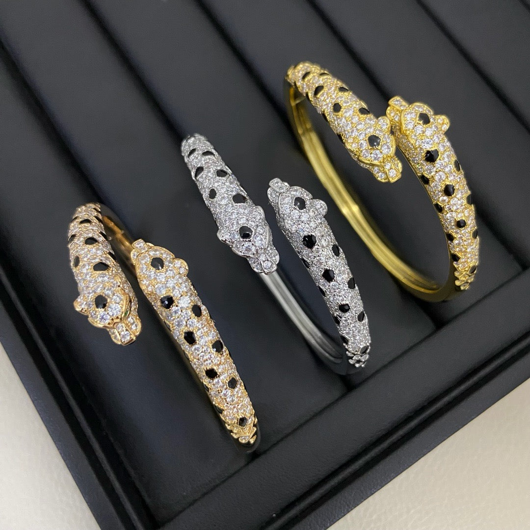 [⭐Veyra]PANTHERE DOUBLE HEADED HALF DIAMOND OPEN BRACELET