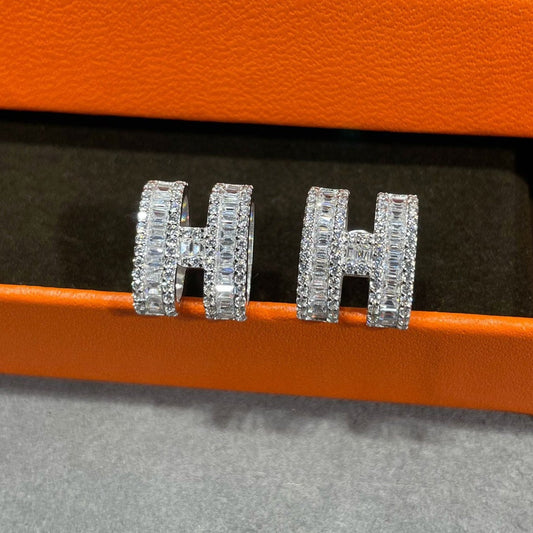 [⭐Veyra]H STUD EARRINGS WITH SILVER DIAMONDS