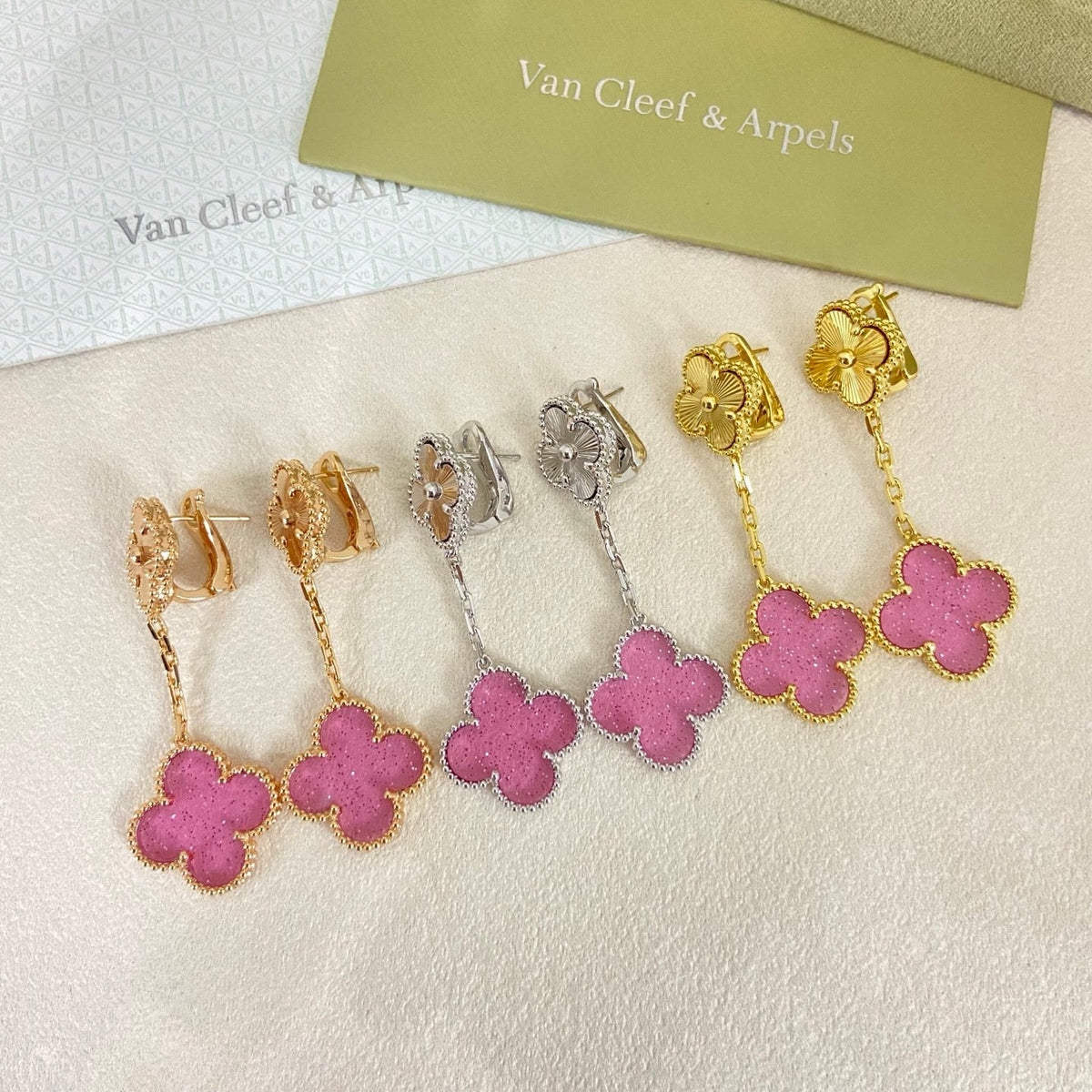 [⭐Veyra]2026 NEW CLOVER 2 MOTIF  BUBBLE PINK ENAMEL