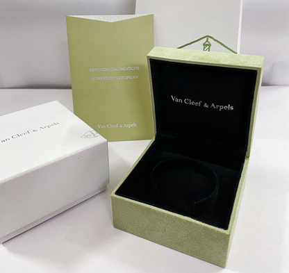 [⭐Veyra]CLOVER 15MM LASER NECKLACE AND BOX