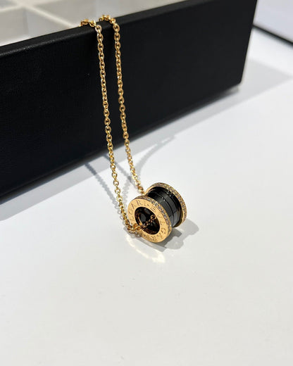 [⭐Veyra]ZERO 1 BLACK CERAMIC DIAMOND PINK GOLD NECKLACE